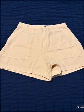 NWOT- Classic High-Rise Cream Women's Shorts